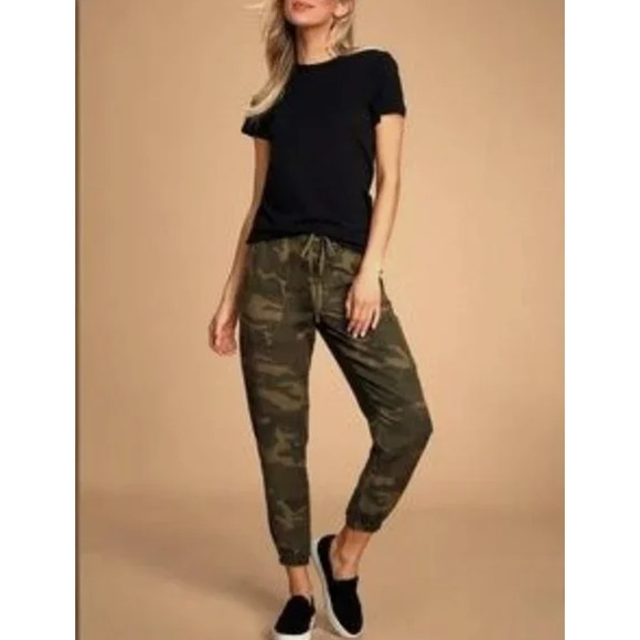 Blank NYC At Attention Green Camo Linen Printed Drawstring Joggers - Picture 2 of 10